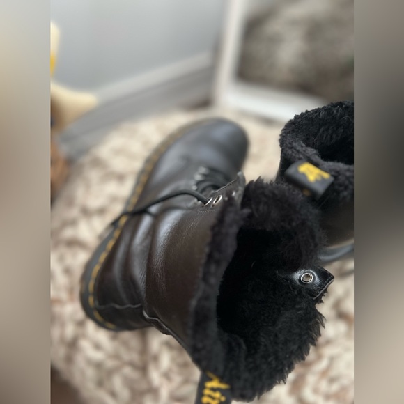 1460 WOMEN'S FAUX FUR LINED LACE UP BOOTS DR MARTENS / DOC MARTENS - Picture 3 of 8